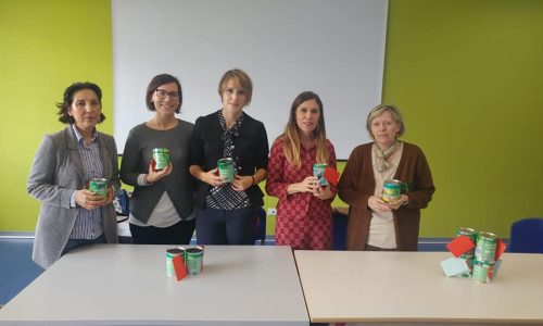 Lega Consumatori Ferrara consegna ai bambini un salvadanaio