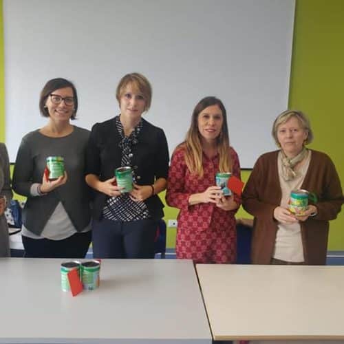 Lega Consumatori Ferrara consegna ai bambini un salvadanaio