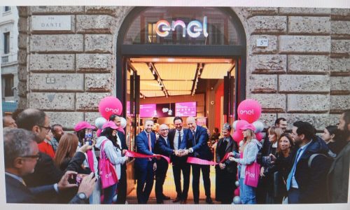 Lega Consumatori al taglio del nastro del nuovo store Iconic ENEL di Milano