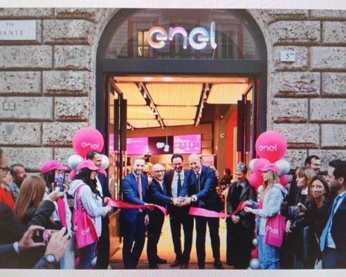 Lega Consumatori al taglio del nastro del nuovo store Iconic ENEL di Milano